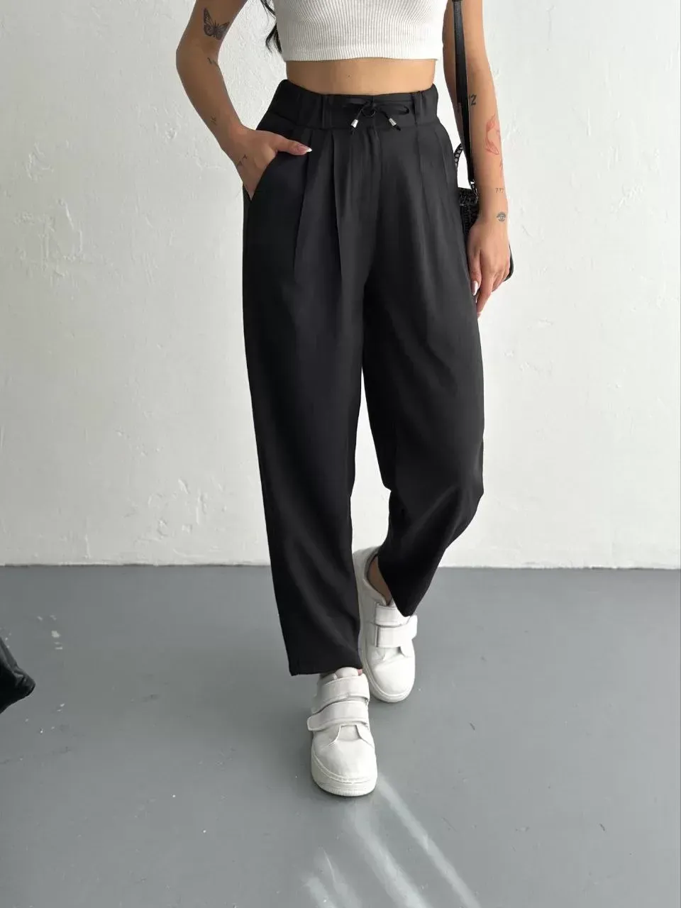 Tencel Kadın Yüksel Bel Beli Bağcıklı Rahat Cepli Boru Paça Pantalon - Siyah