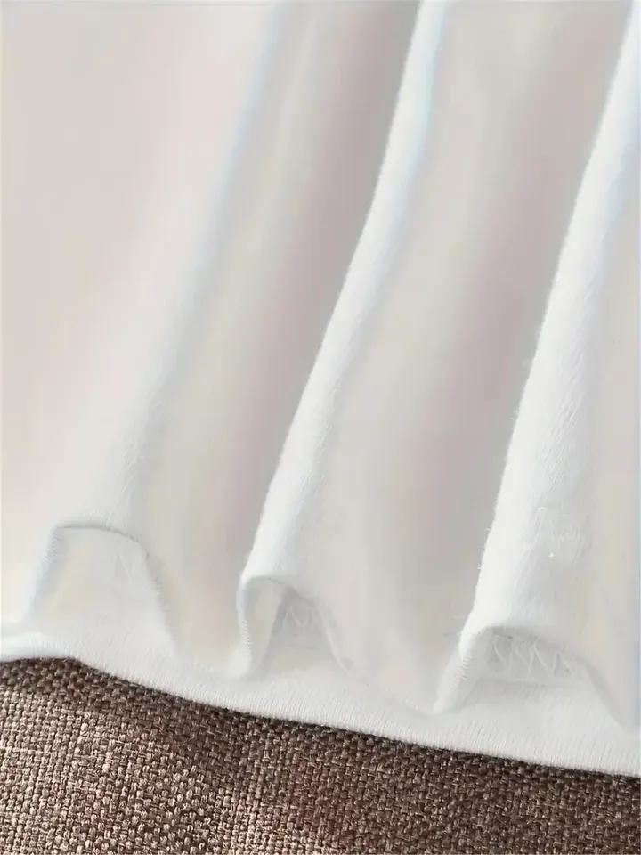 Kadınlar için Şık Siyah Kedi Grafik Tişört - Oversize Kısa Kollu Üst, Nefes Alabilir Polyester Karışımı, Makinede Yıkanabilir - Mükemmel Yaz Modası - Beyaz